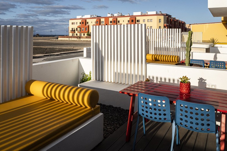 Dúplex con 2 dormitorios, entrada independiente, terraza y vista calle  Buendía Corralejo Fuerteventura